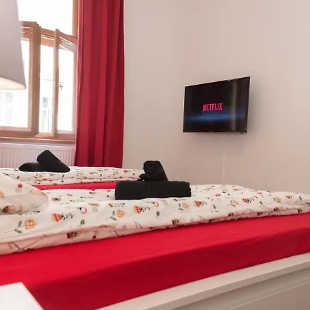 Florenc With 3-bathrooms & Bedrooms
