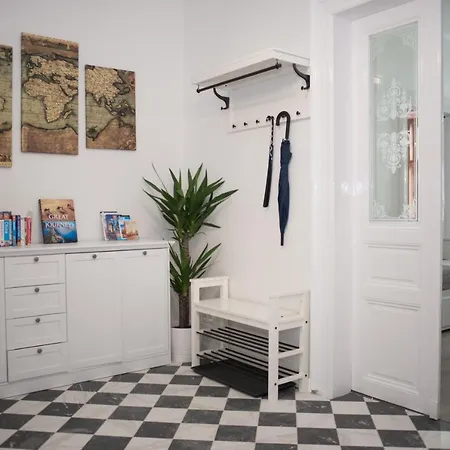 Apartment Florenc With 3-bathrooms & Bedrooms