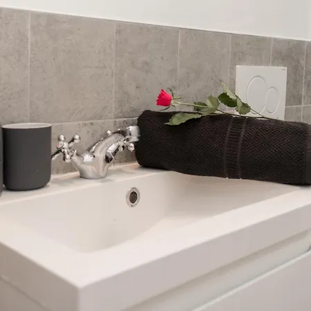 Apartamento Florenc With 3-bathrooms & Bedrooms *