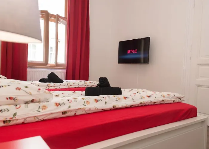 Florenc With 3-bathrooms & Bedrooms